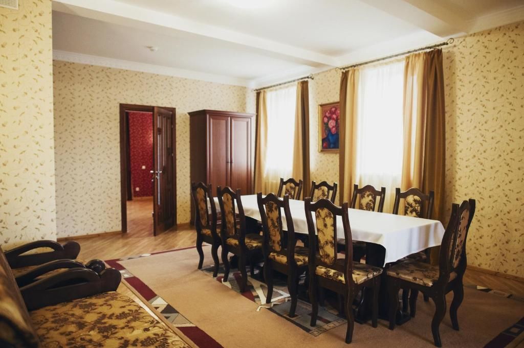Отель Отель Золотая Подкова Золочев