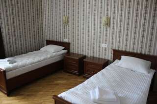 Отель Отель Золотая Подкова Золочев Улучшенный двухместный номер с 2 отдельными кроватями-6