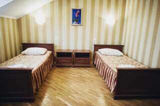 Отель Отель Золотая Подкова Золочев Стандартный двухместный номер с 2 отдельными кроватями-6